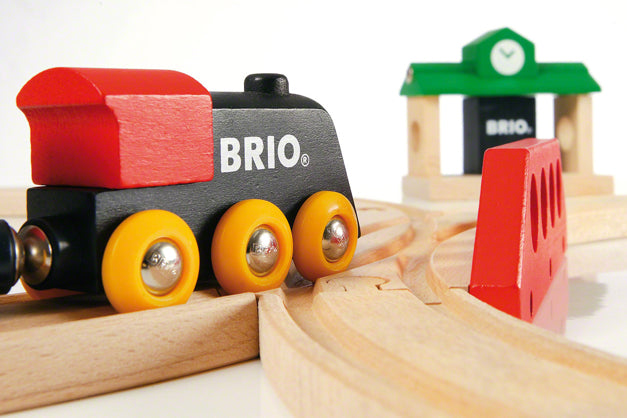 BRIO Classic Travel Fig 8 Set Train Set Toy - 33028